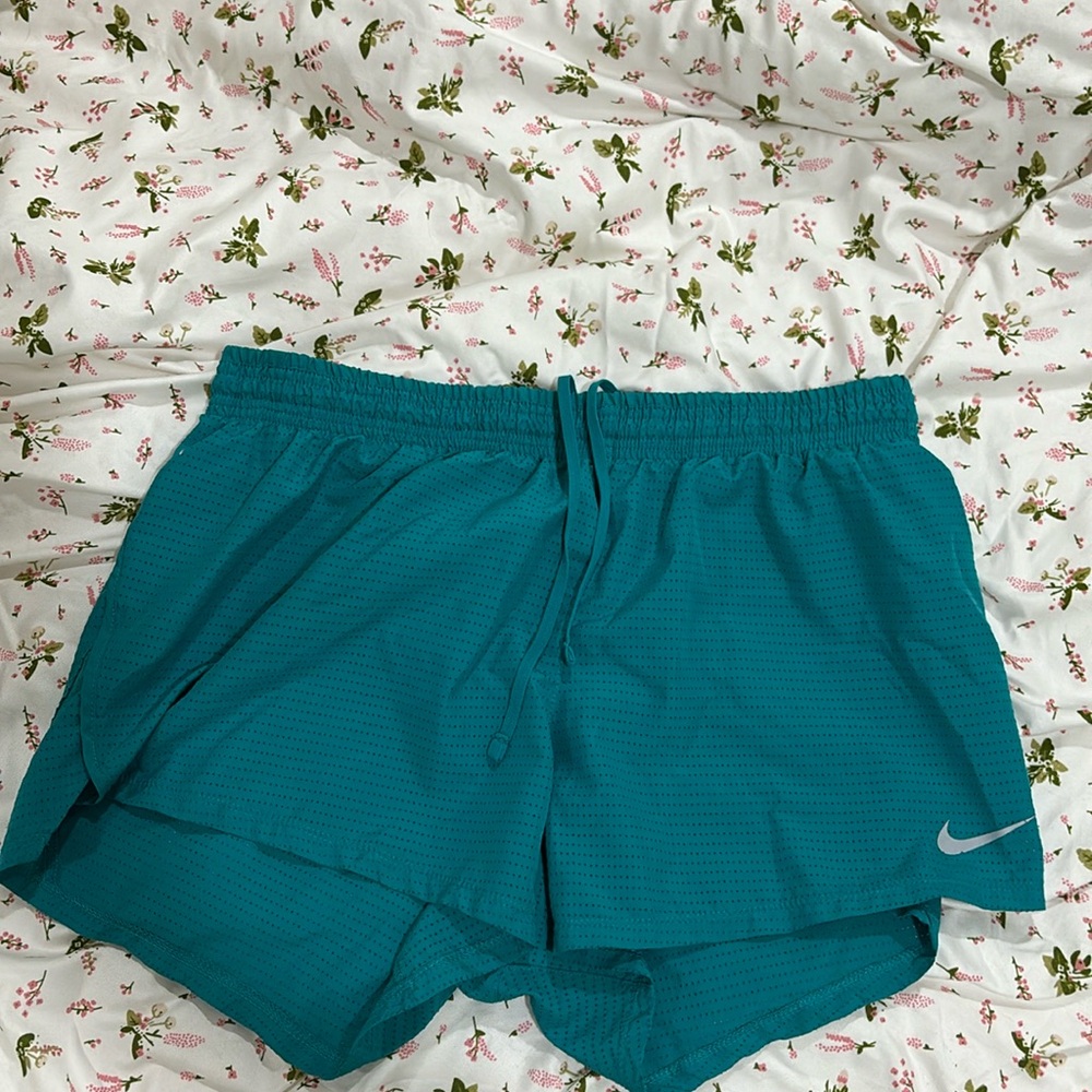 Nike athletic shorts size large